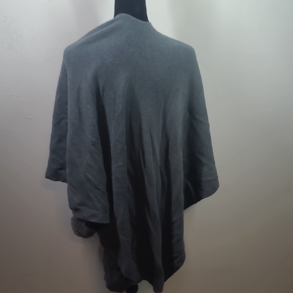 Gray Shawl with Faux Fur Trim - Picture 5 of 6